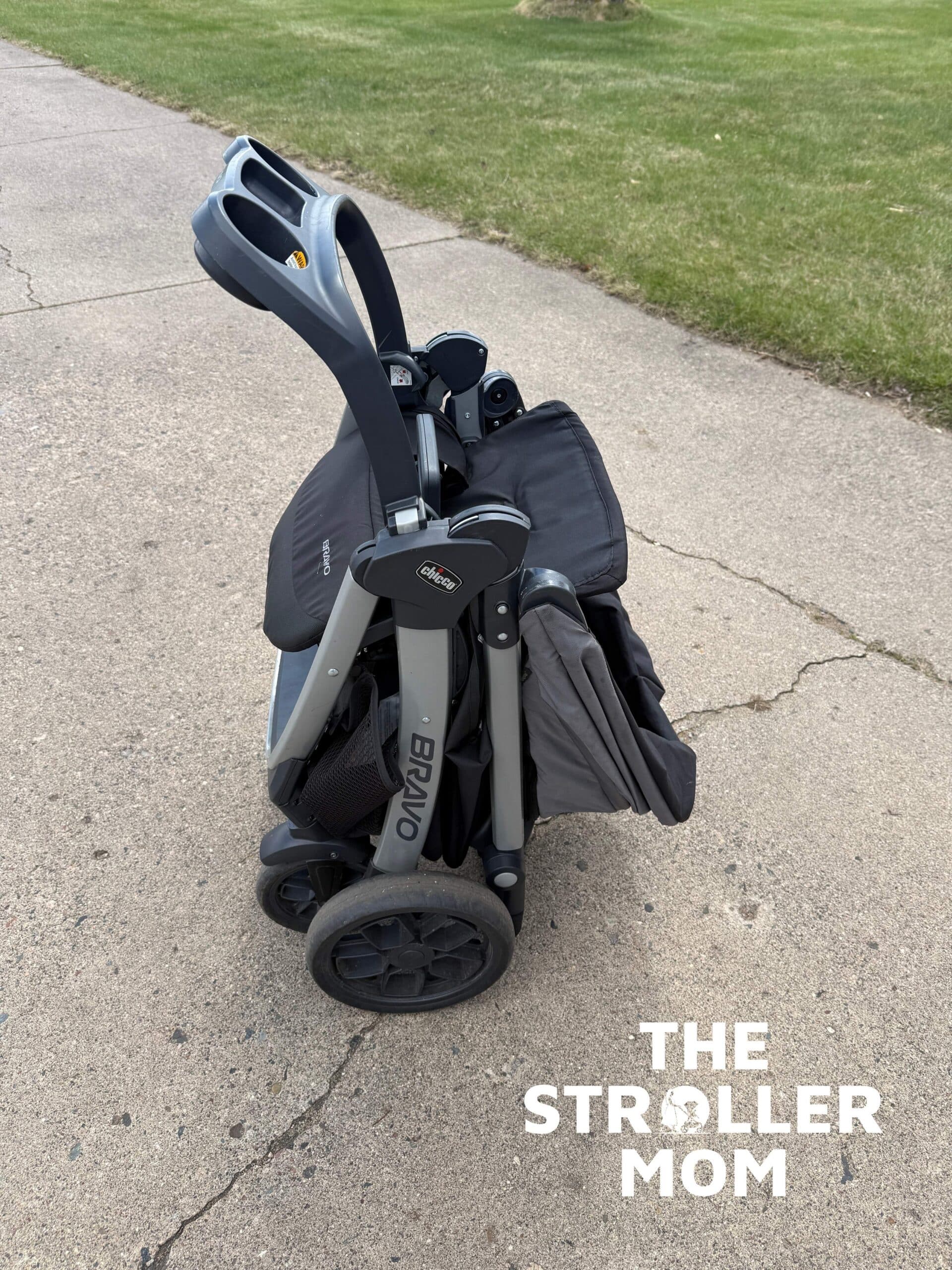 Chicco Bravo compact standing fold