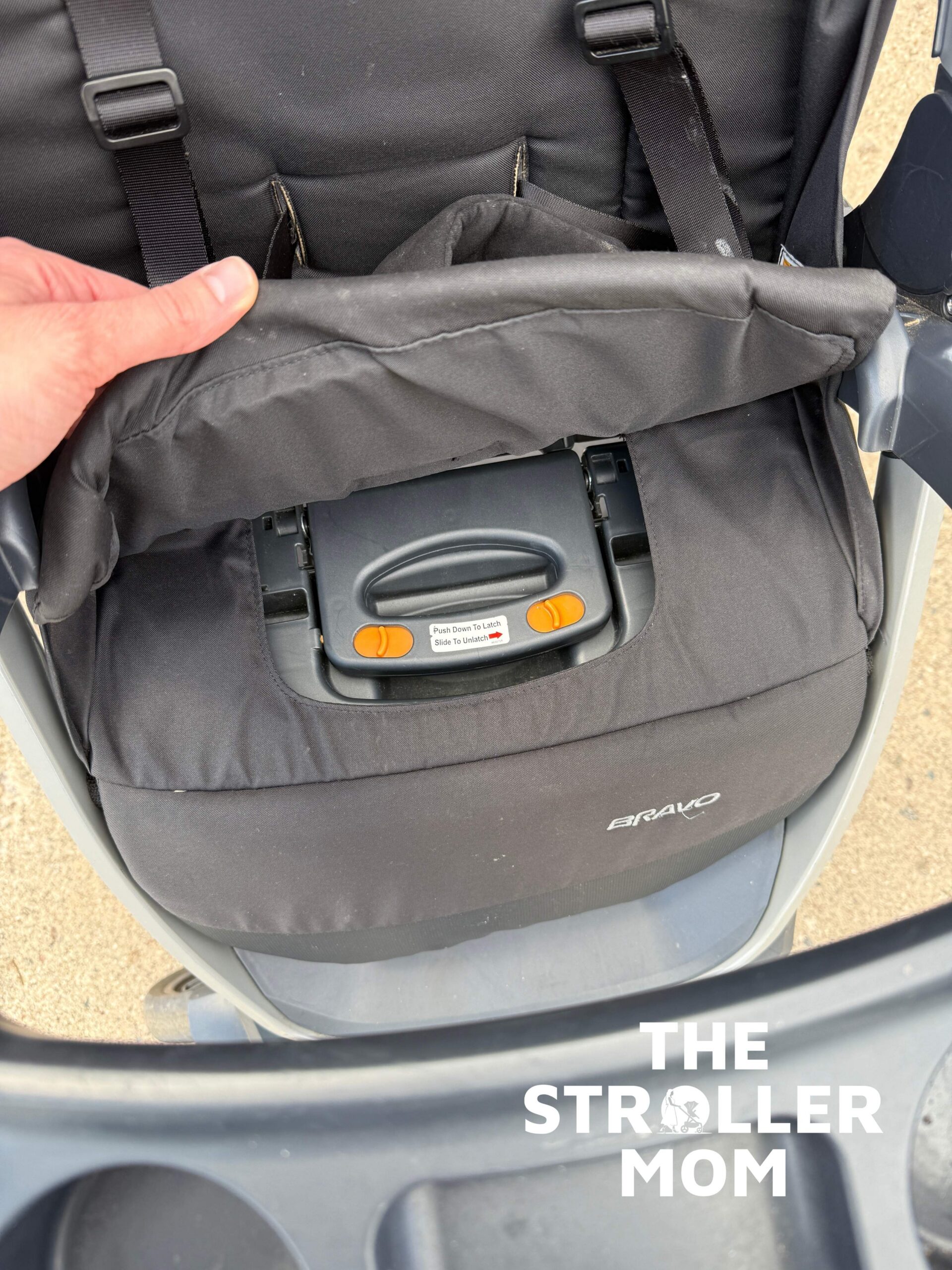 Chicco Bravo folding handle beneath the seat