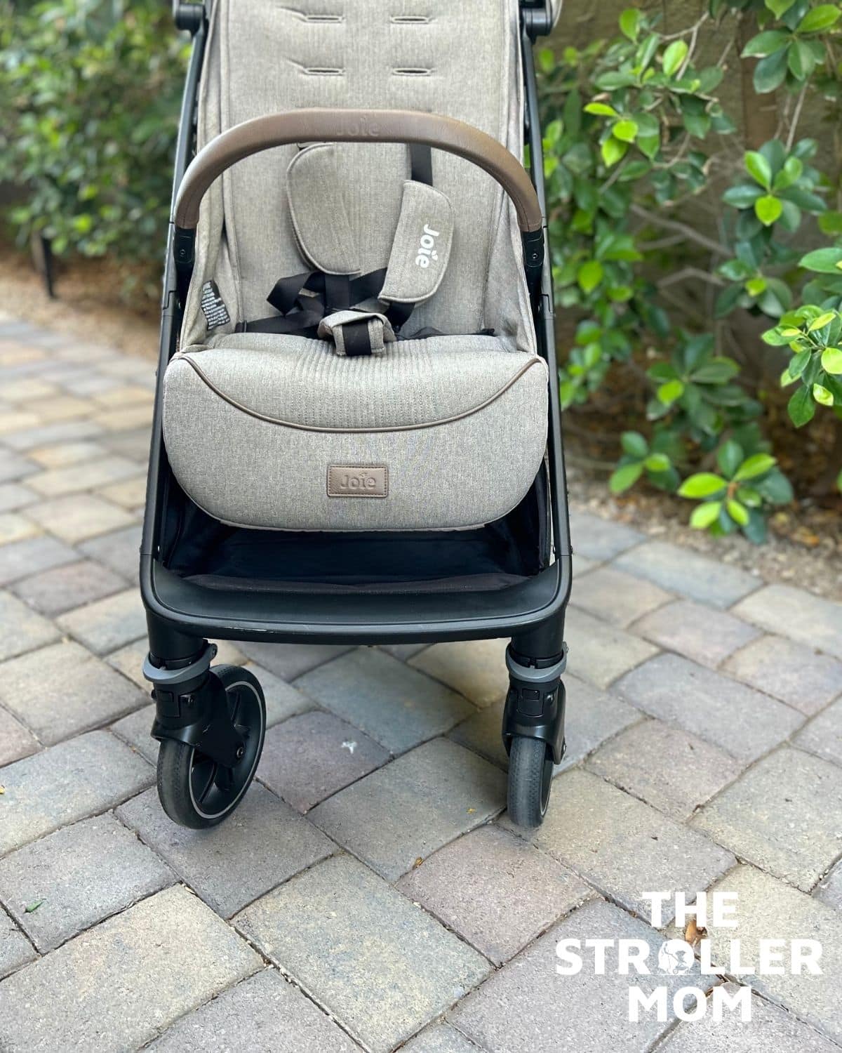 Joie Nutmeg seat and adjustable footrest, front view